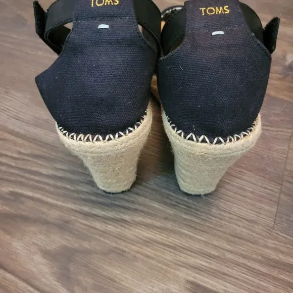 Toms Black and Tan Women Sandals - Picture 7 of 8
